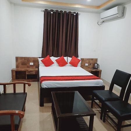 Hotel Knight Inn Airport กูวาฮาติ ภายนอก รูปภาพ