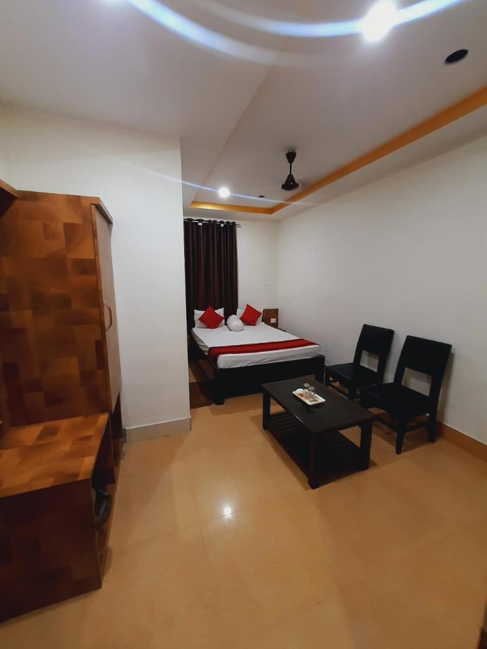 Hotel Knight Inn Airport กูวาฮาติ ภายนอก รูปภาพ
