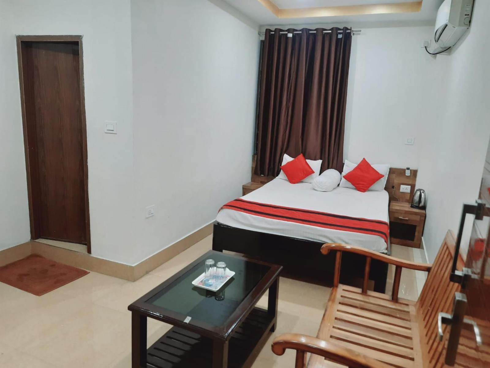 Hotel Knight Inn Airport กูวาฮาติ ภายนอก รูปภาพ