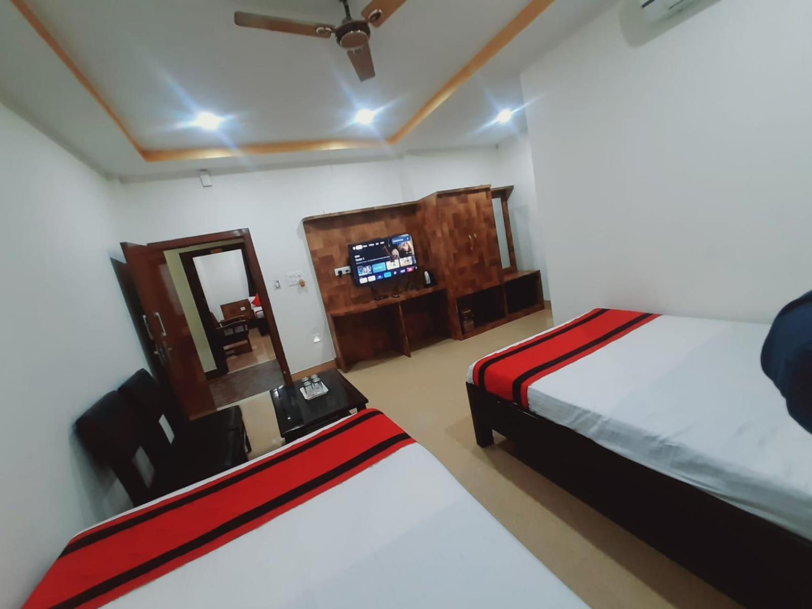 Hotel Knight Inn Airport กูวาฮาติ ภายนอก รูปภาพ