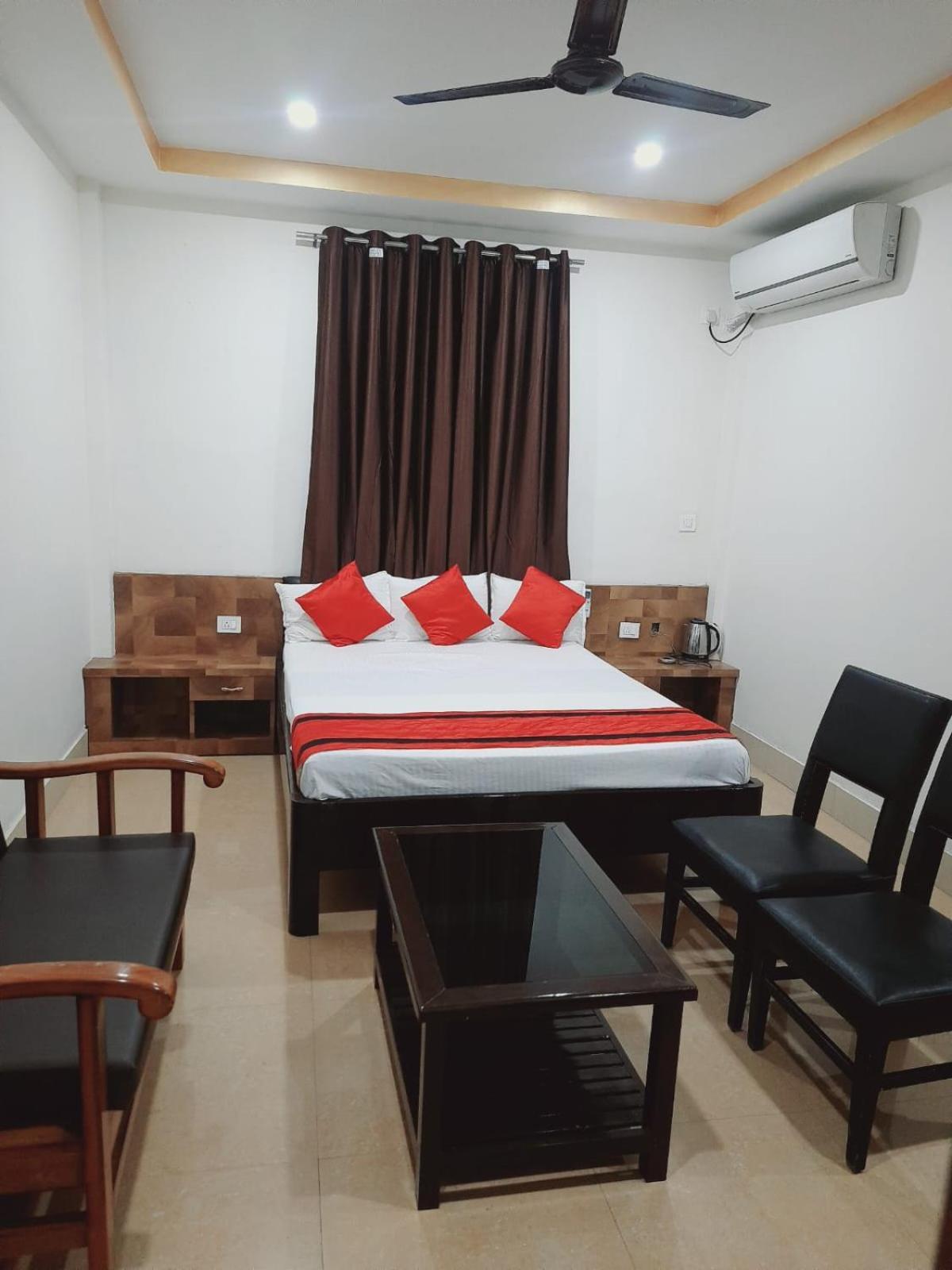 Hotel Knight Inn Airport กูวาฮาติ ภายนอก รูปภาพ
