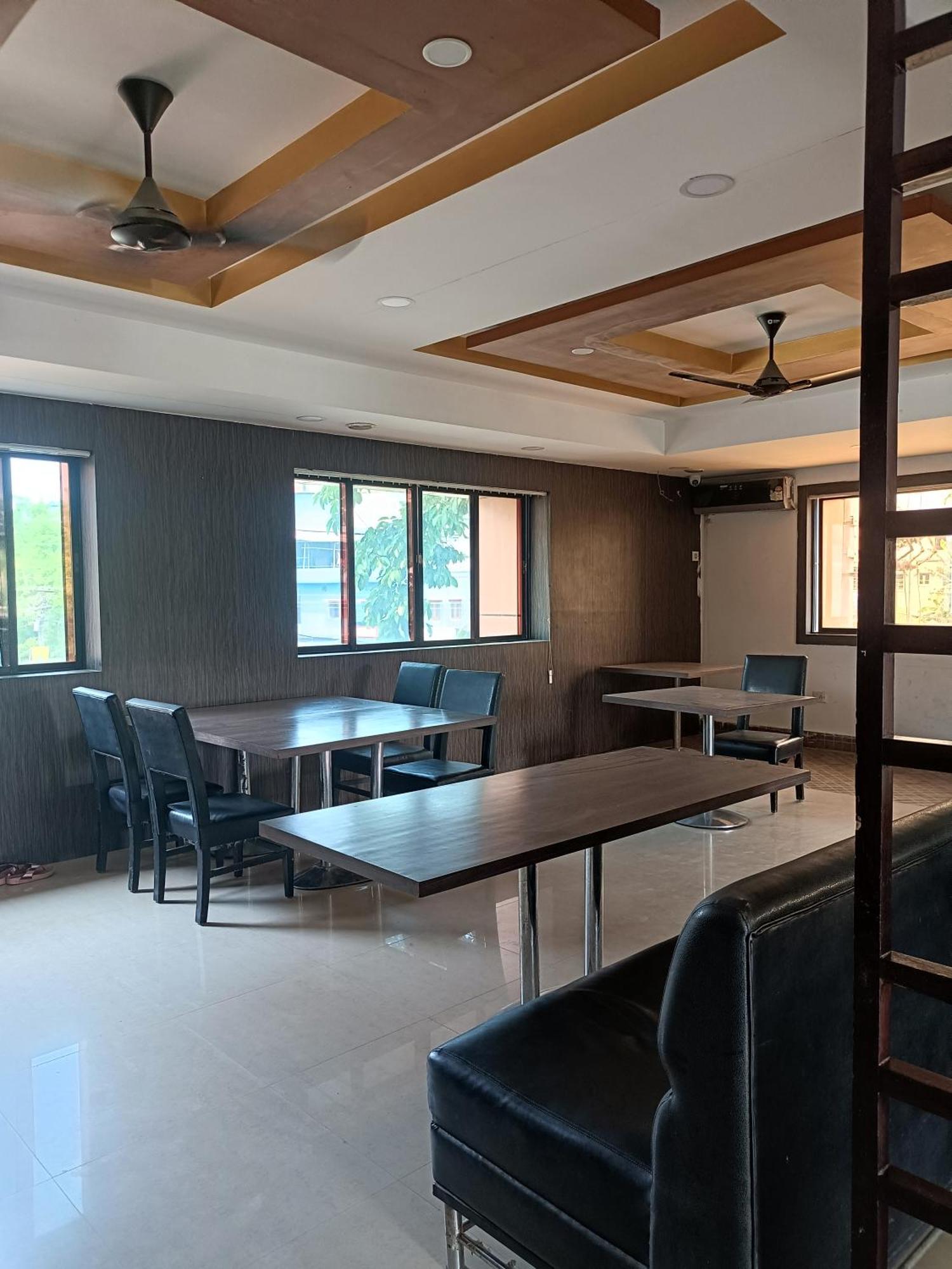 Hotel Knight Inn Airport กูวาฮาติ ภายนอก รูปภาพ